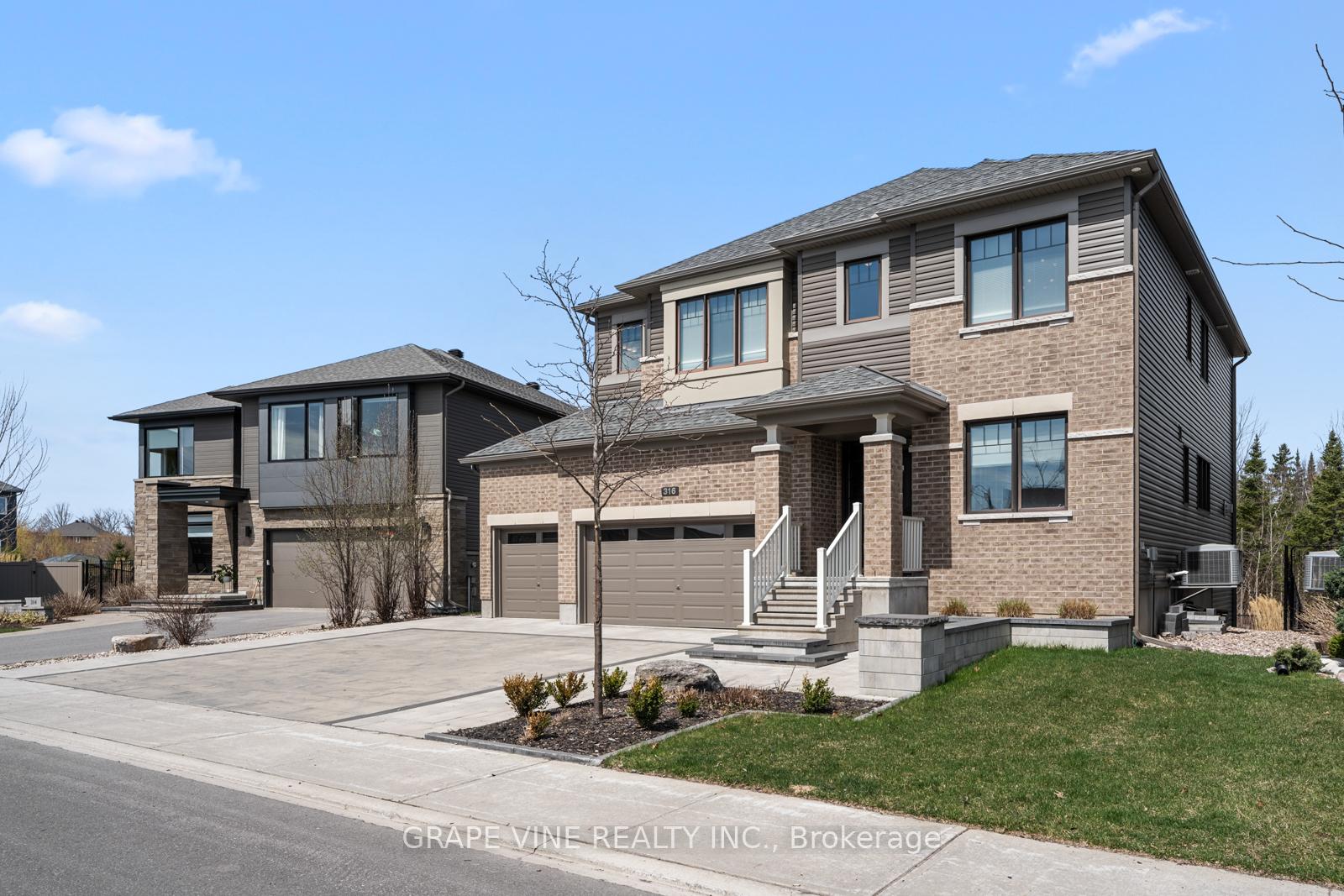 Photo 3 of 316 Eaglehead Crescent, Ottawa, Stittsville (North) — HOMEH