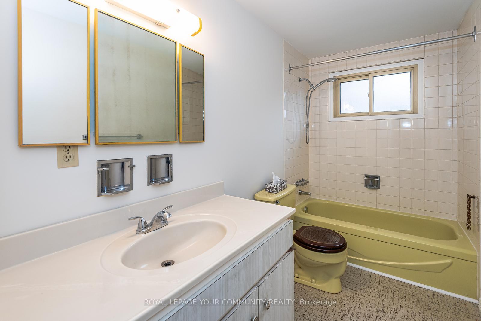 Photo 15 of 41 Romfield Circuit S, Markham, Royal Orchard — HOMEH