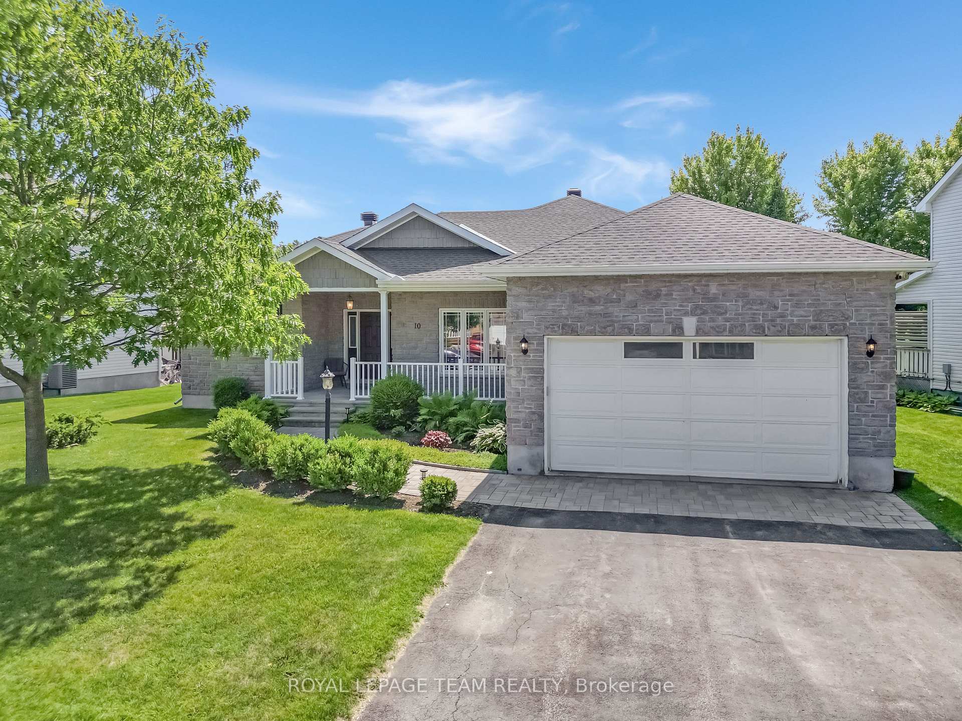 Photo 1 of 10 Rochelle Drive, Ottawa, Richmond — HOMEH