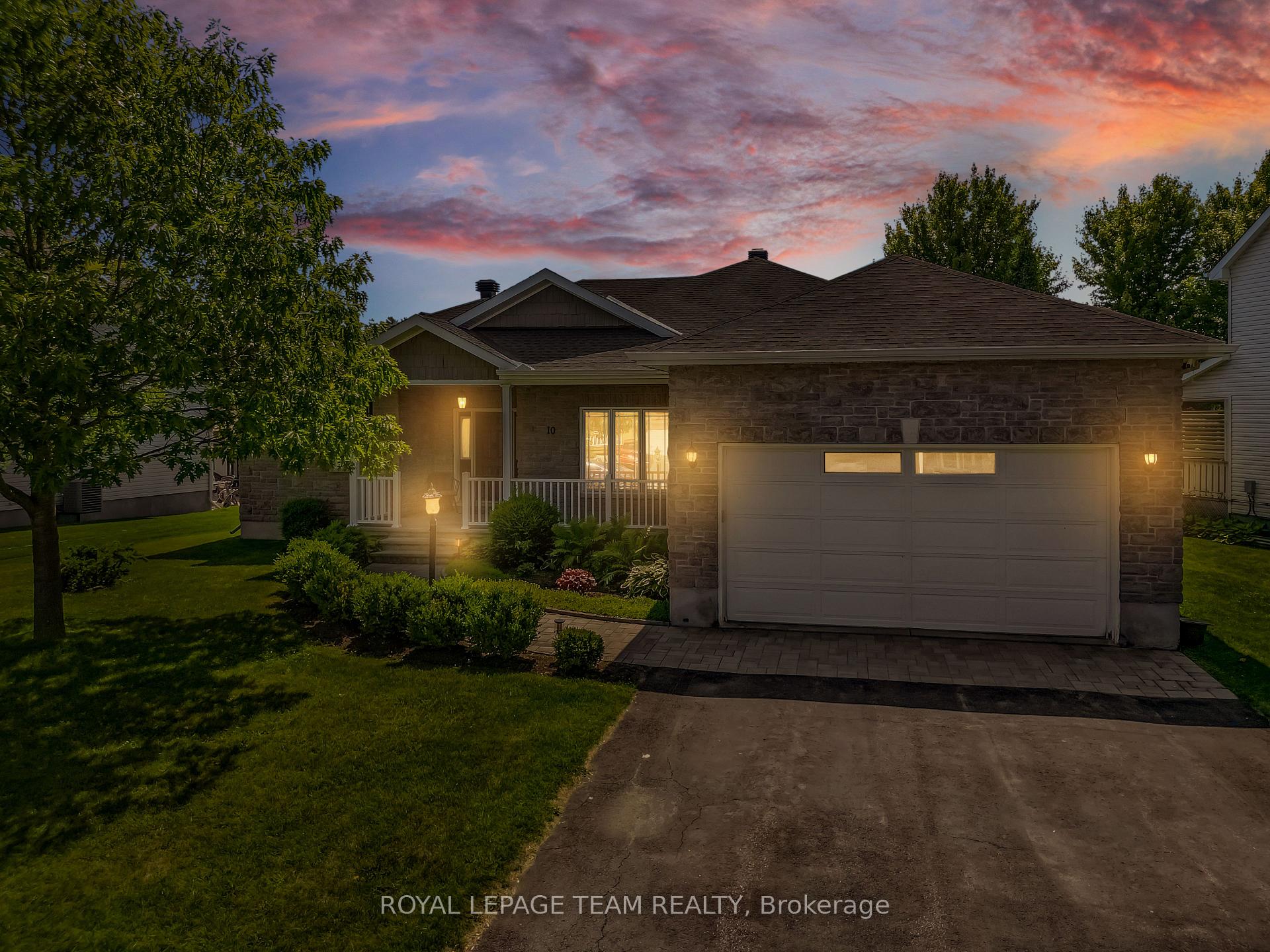 Photo 3 of 10 Rochelle Drive, Ottawa, Richmond — HOMEH