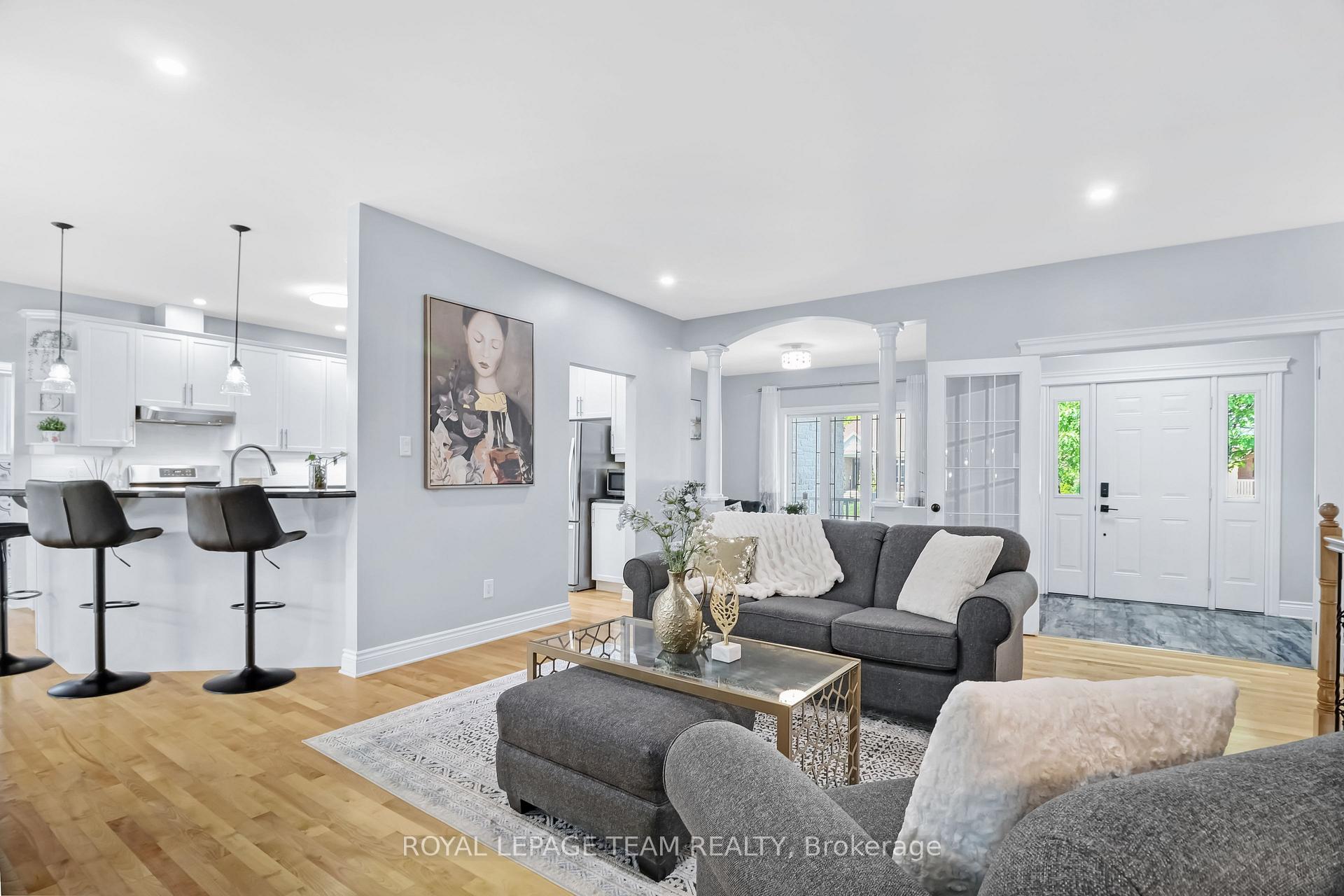 Photo 4 of 10 Rochelle Drive, Ottawa, Richmond — HOMEH