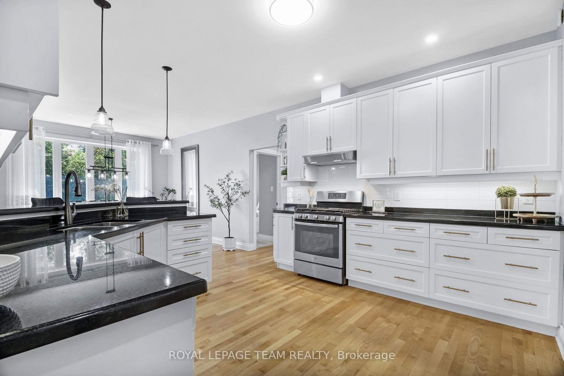 Photo 6 of 10 Rochelle Drive, Ottawa, Richmond — HOMEH