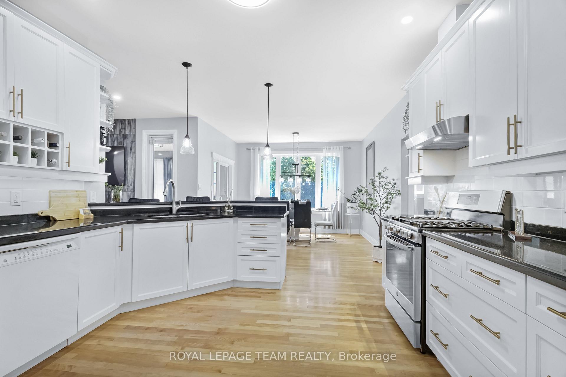 Photo 8 of 10 Rochelle Drive, Ottawa, Richmond — HOMEH