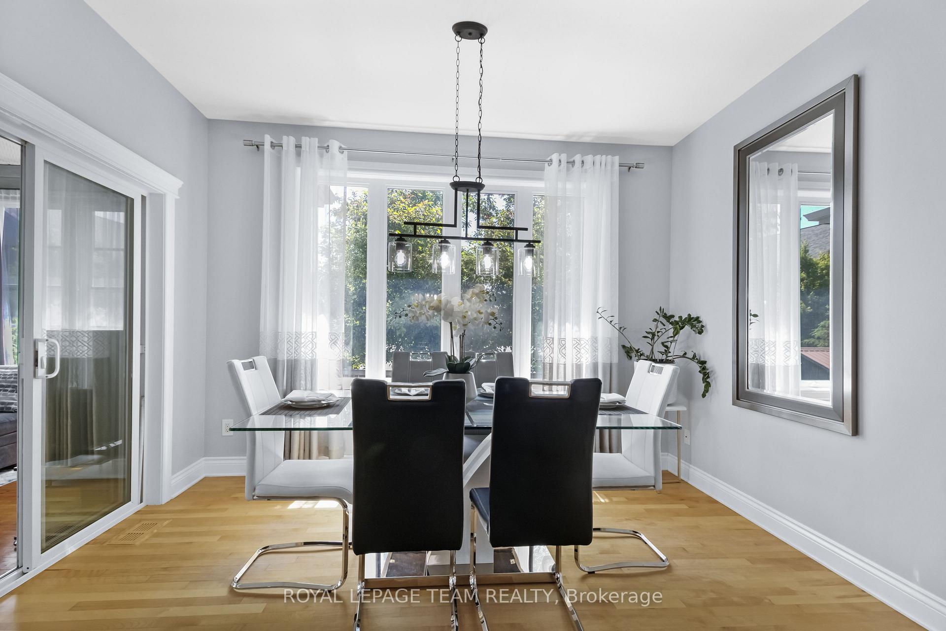 Photo 21 of 10 Rochelle Drive, Ottawa, Richmond — HOMEH