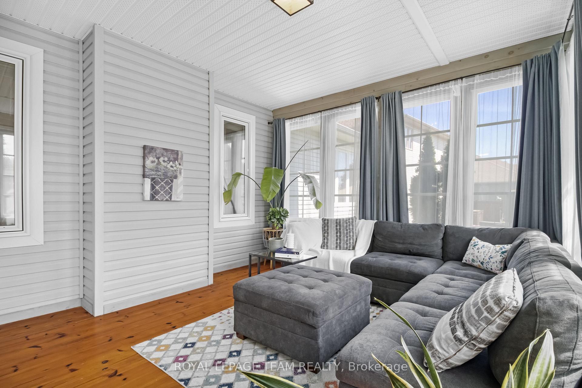 Photo 15 of 10 Rochelle Drive, Ottawa, Richmond — HOMEH