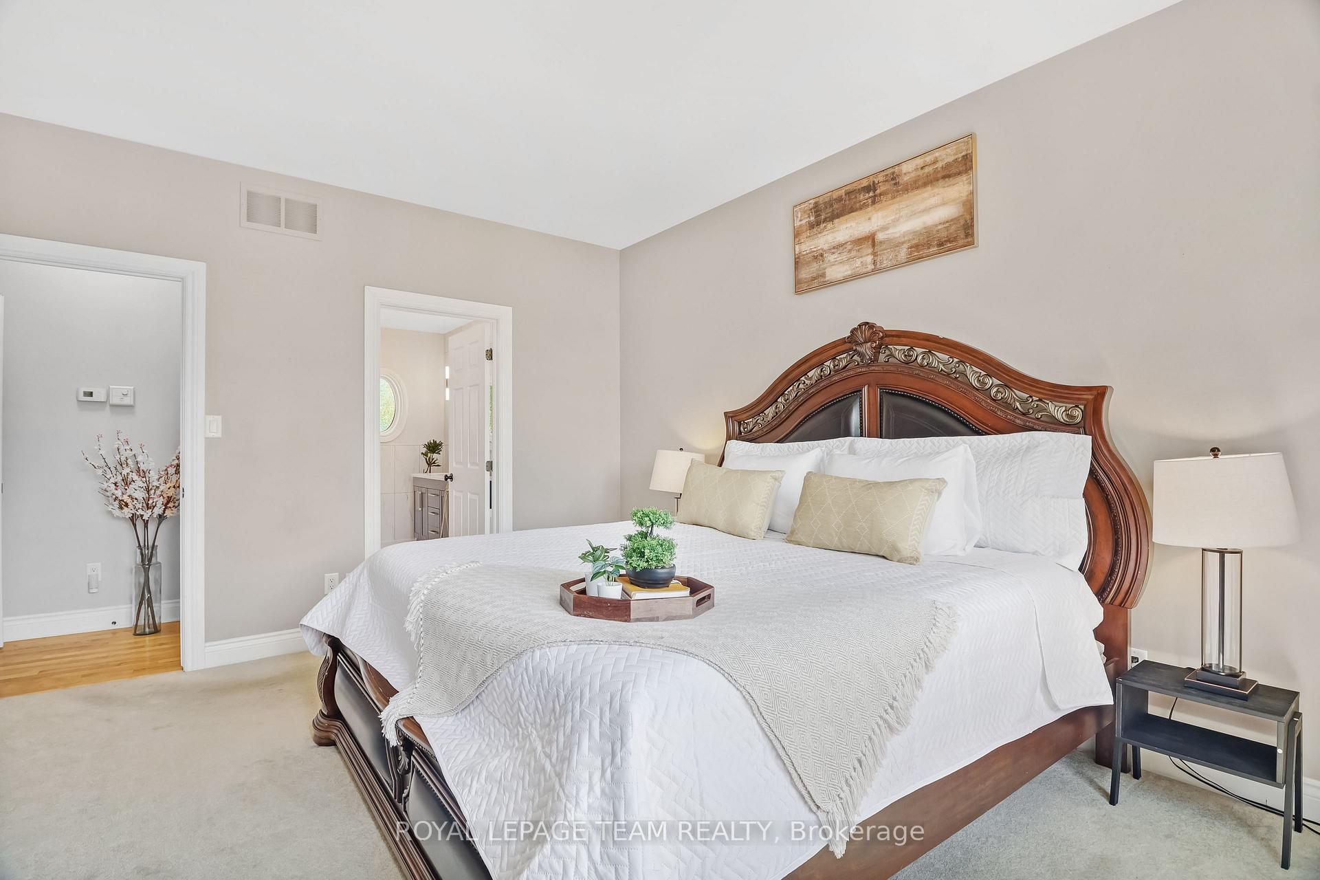 Photo 16 of 10 Rochelle Drive, Ottawa, Richmond — HOMEH