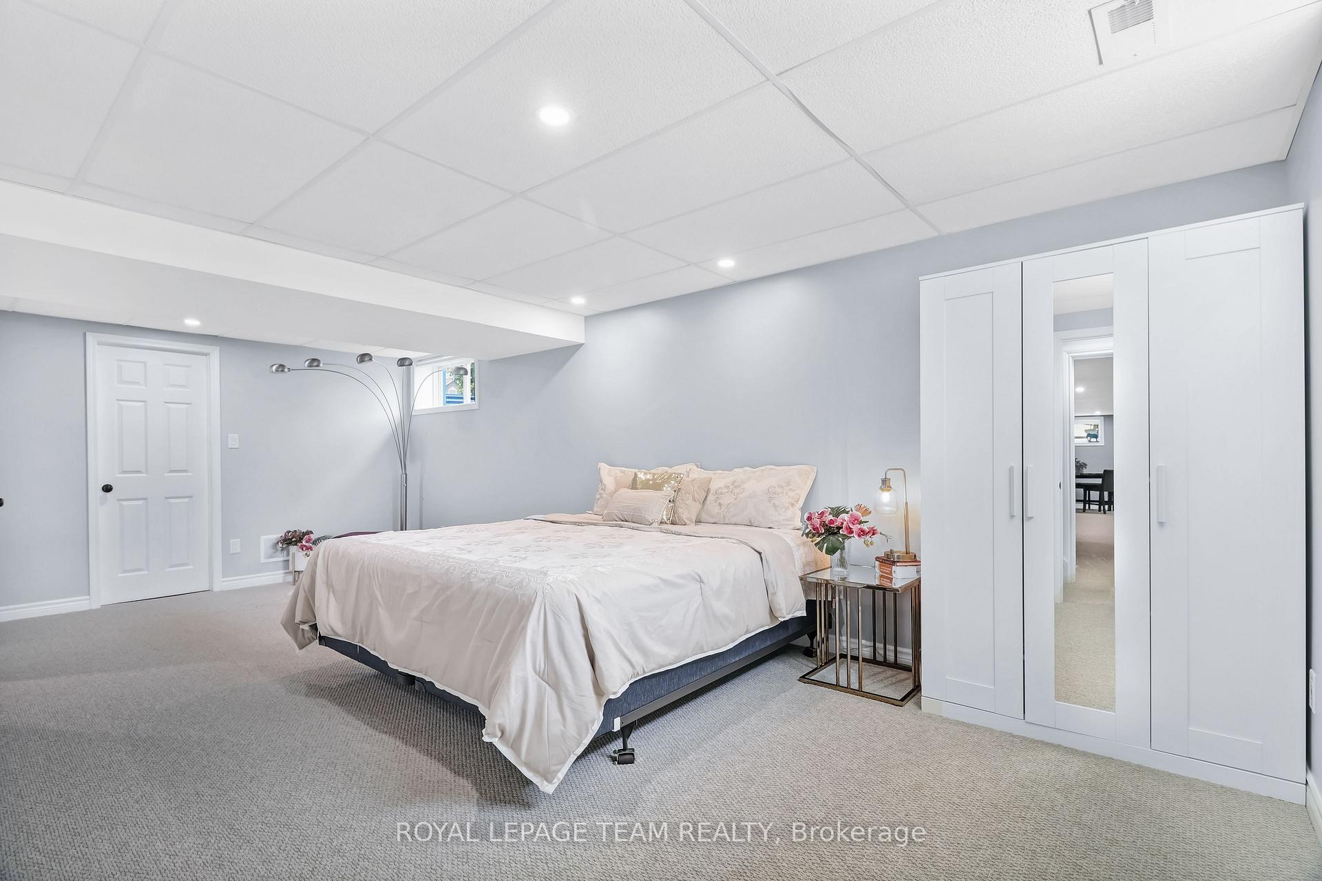 Photo 24 of 10 Rochelle Drive, Ottawa, Richmond — HOMEH