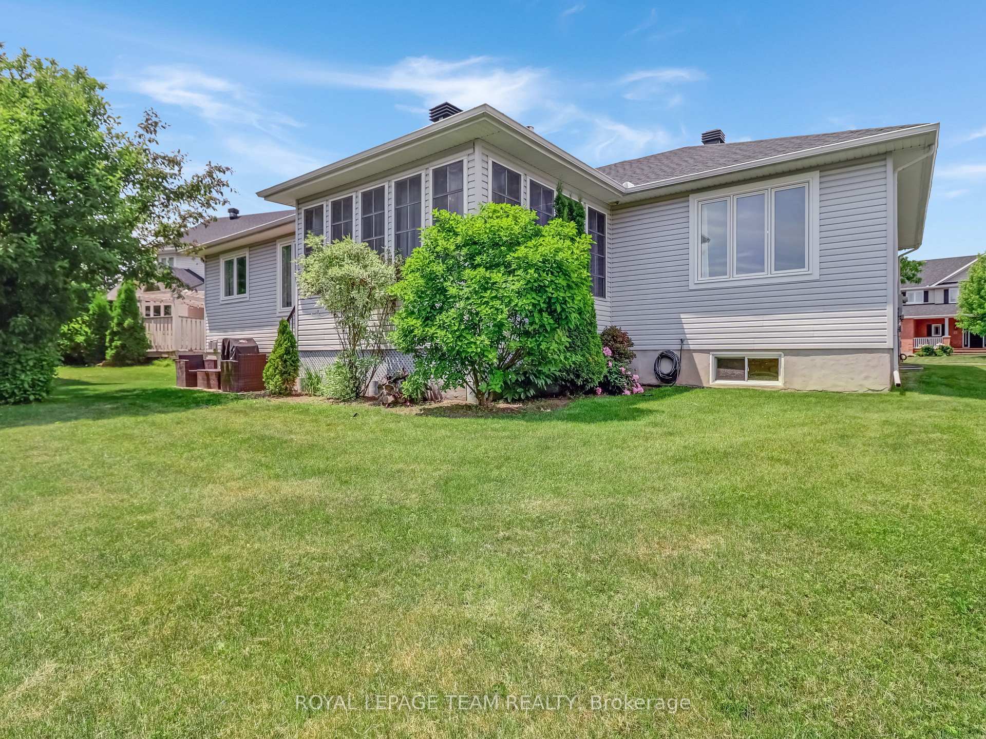 Photo 34 of 10 Rochelle Drive, Ottawa, Richmond — HOMEH