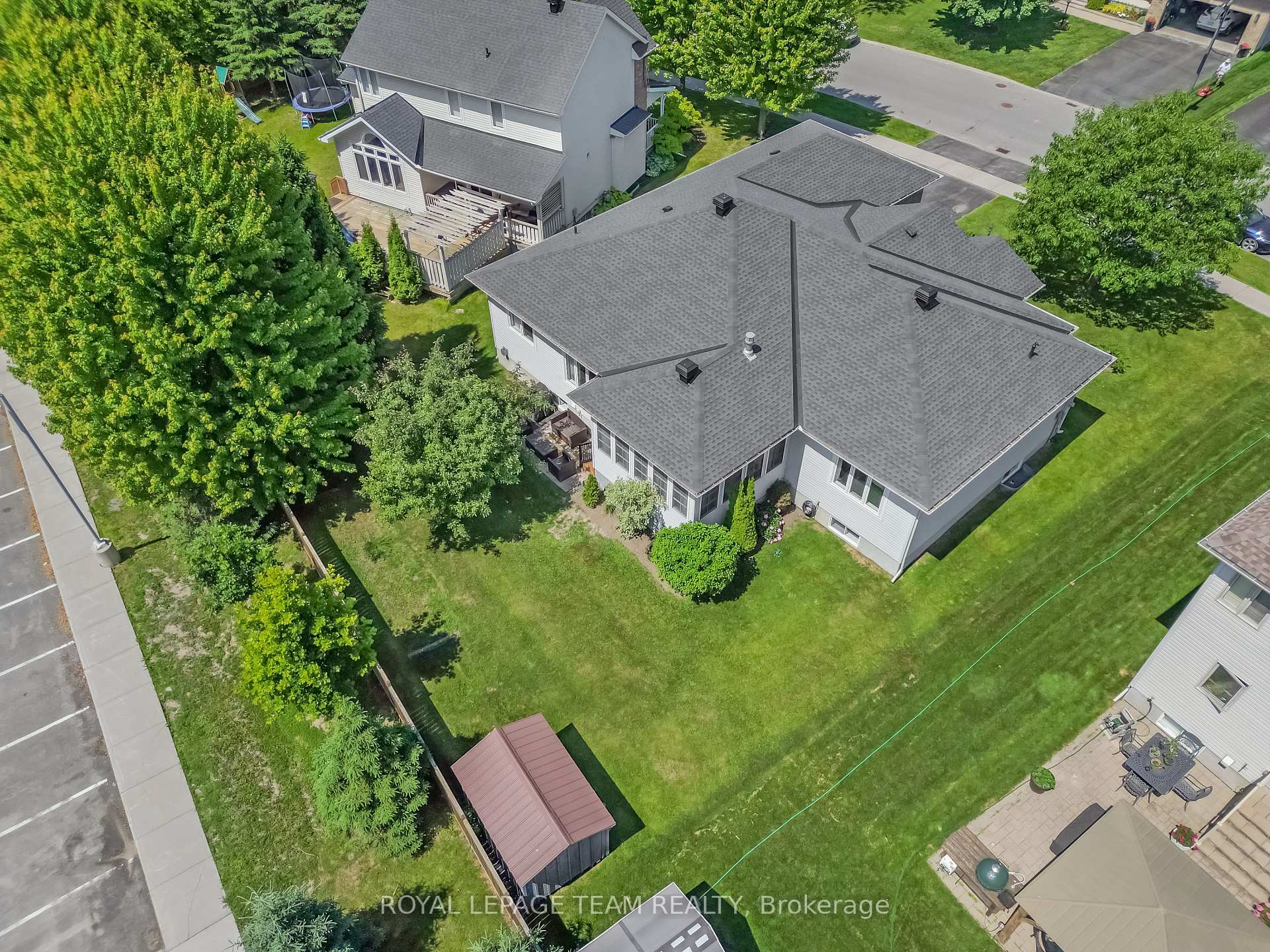 Photo 33 of 10 Rochelle Drive, Ottawa, Richmond — HOMEH