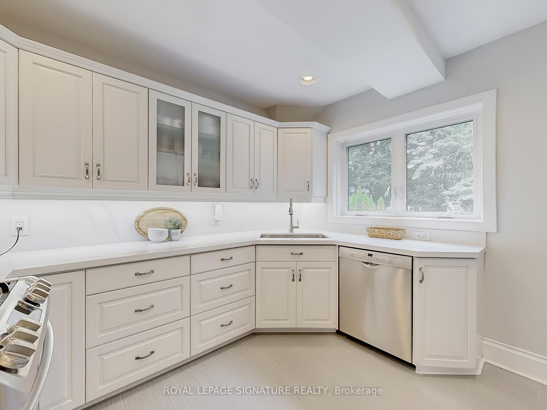 Photo 14 of 7 Firstbrooke Road, Toronto, East End-Danforth — HOMEH