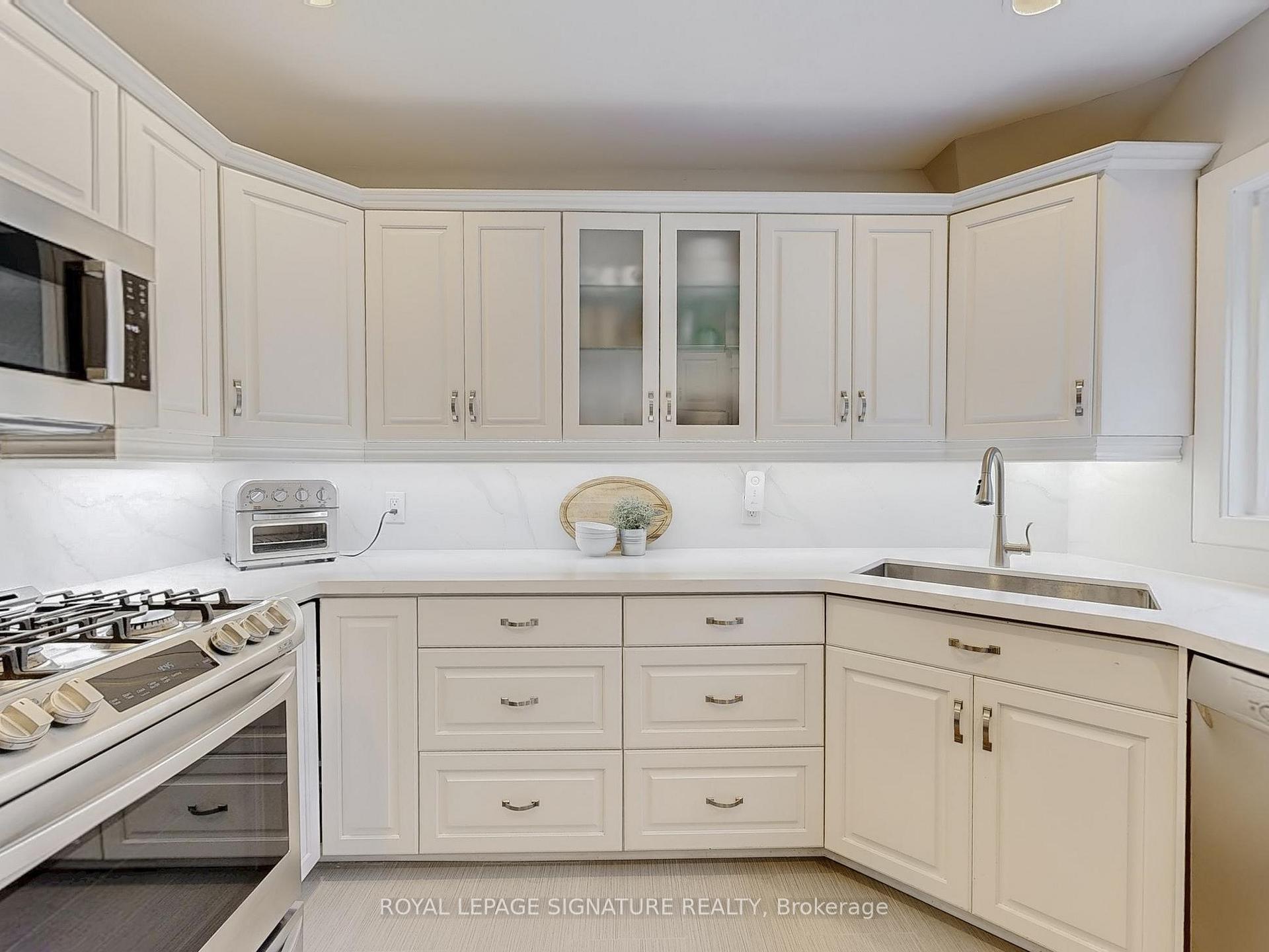 Photo 13 of 7 Firstbrooke Road, Toronto, East End-Danforth — HOMEH