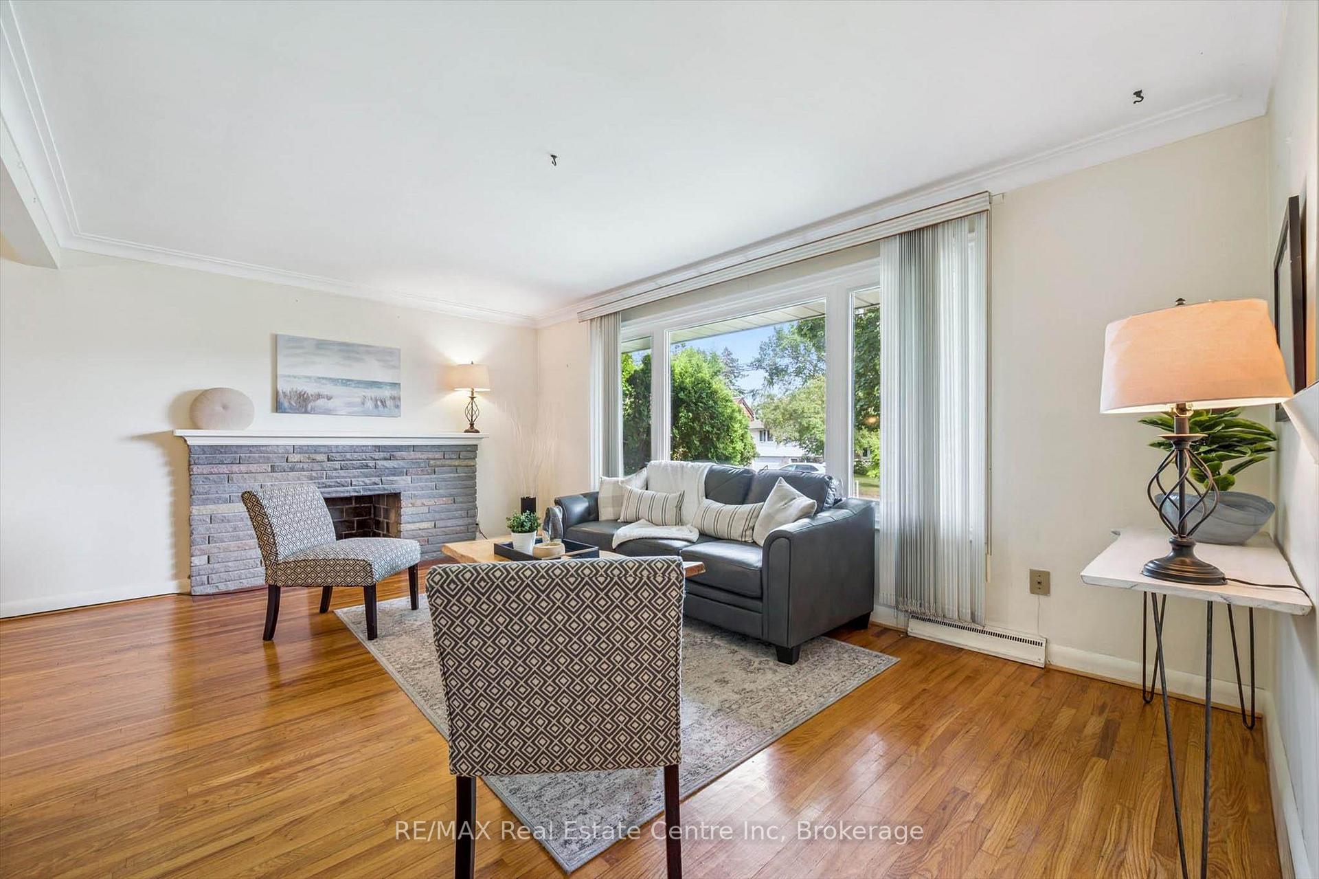 Photo 4 of 29 Echo Drive, Guelph, Dovercliffe Park/Old University — HOMEH