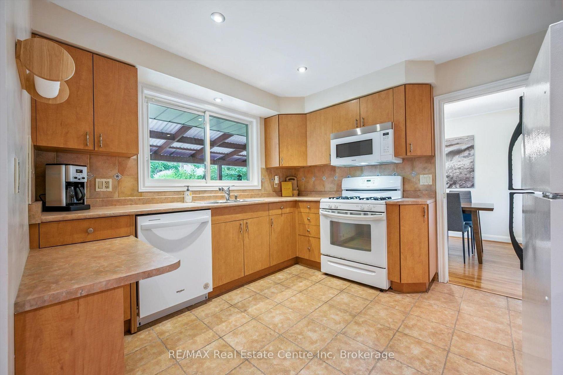 Photo 9 of 29 Echo Drive, Guelph, Dovercliffe Park/Old University — HOMEH