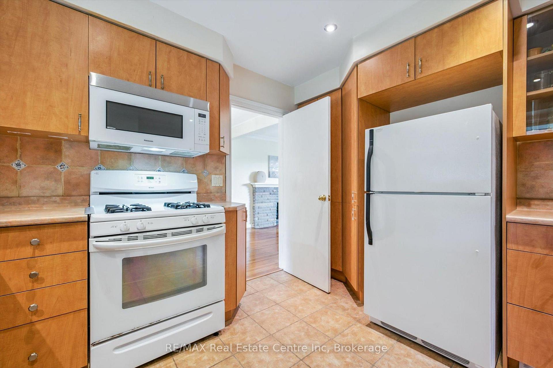 Photo 10 of 29 Echo Drive, Guelph, Dovercliffe Park/Old University — HOMEH