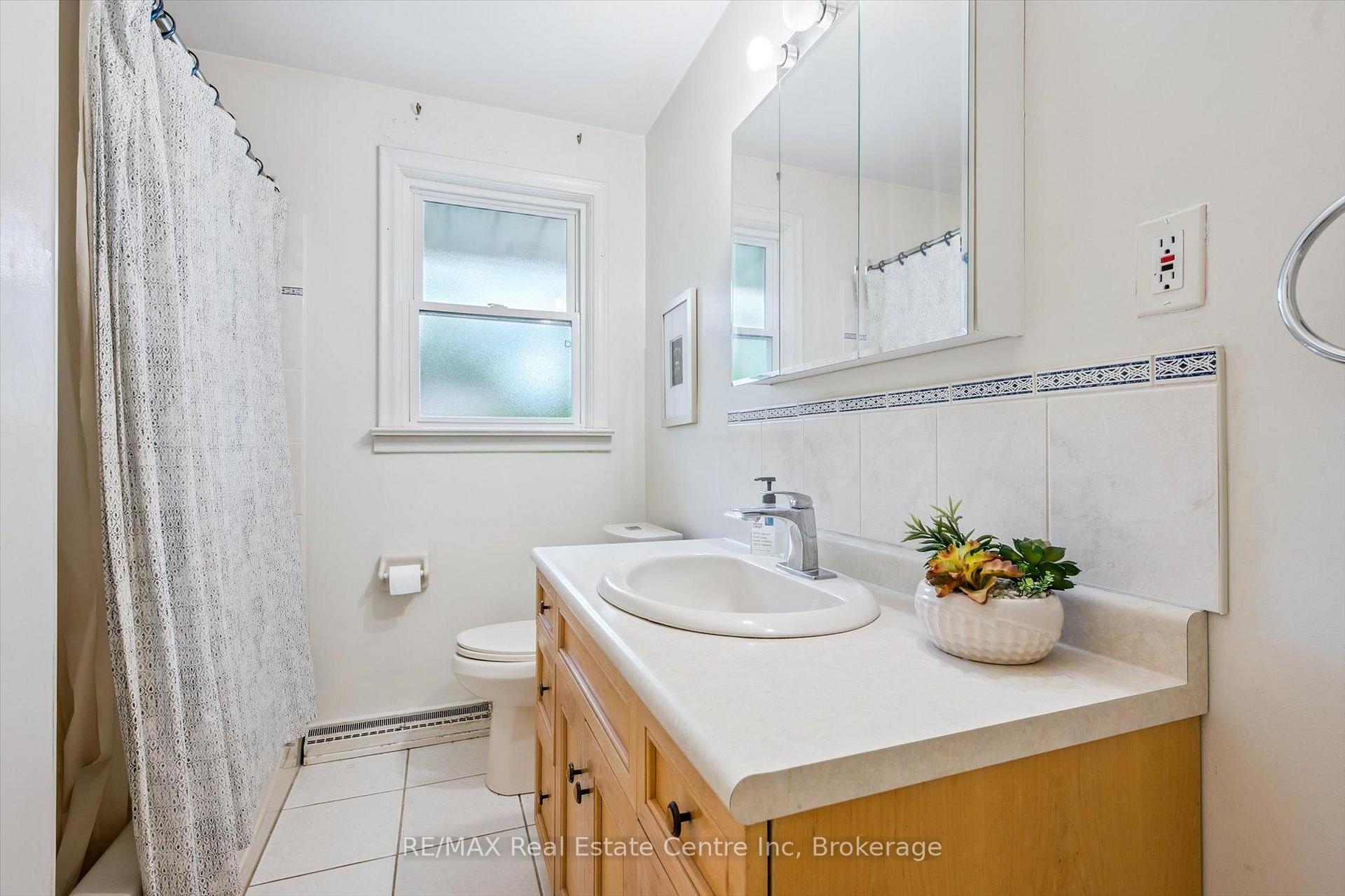 Photo 13 of 29 Echo Drive, Guelph, Dovercliffe Park/Old University — HOMEH