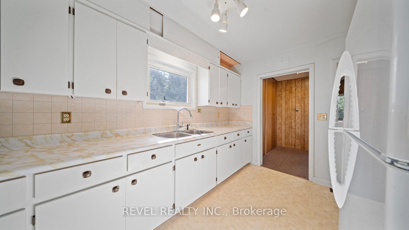 Photo 3 of 460 Burtch Road, Brant, Brantford Twp — HOMEH