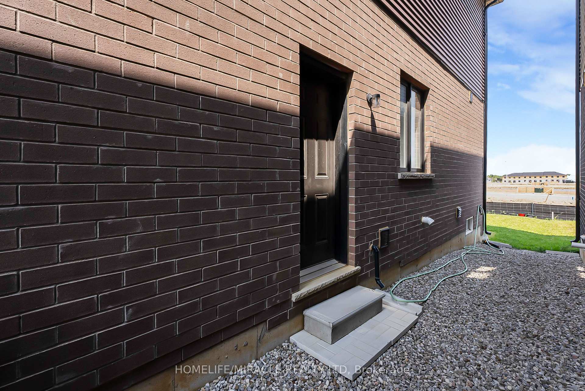 Photo 10 of 16 Scenic Ridge Gate, Brant, Paris — HOMEH