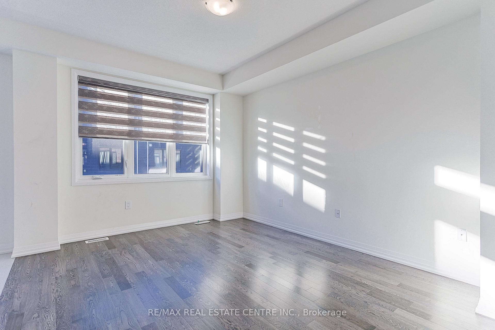 Photo 9 of 124 Granville Crescent, Haldimand — HOMEH