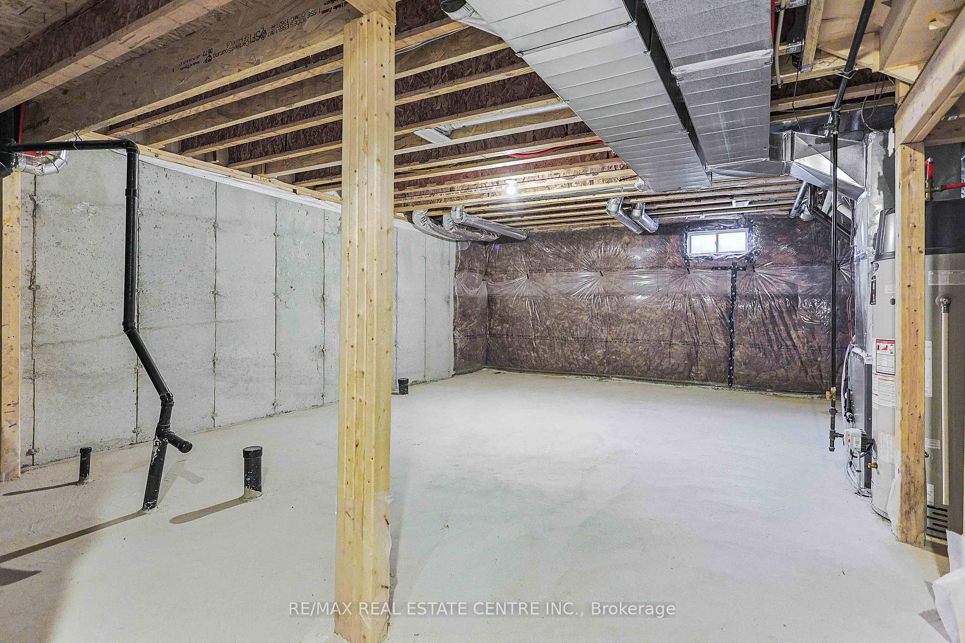 Photo 35 of 124 Granville Crescent, Haldimand — HOMEH