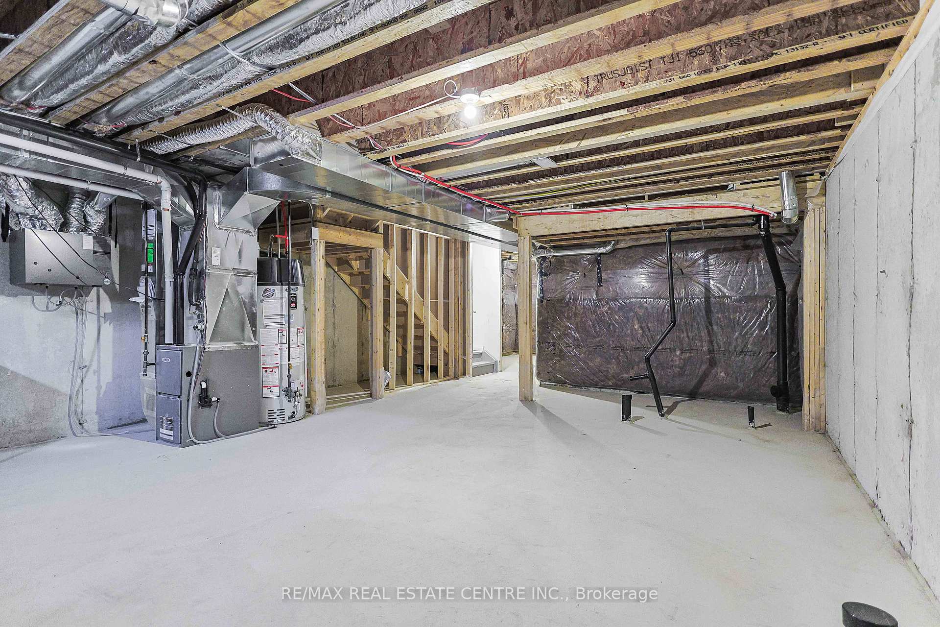 Photo 37 of 124 Granville Crescent, Haldimand — HOMEH