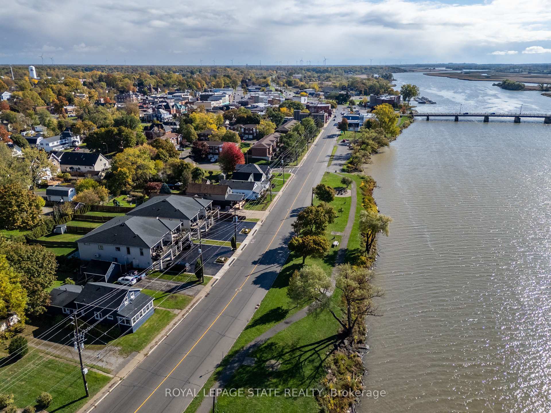 Photo 3 of 215 Main Street W, Haldimand, Dunnville — HOMEH