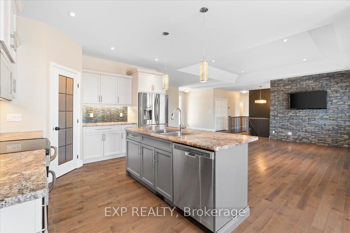 Photo 7 of 79 Hanover Court, Belleville, Thurlow Ward — HOMEH