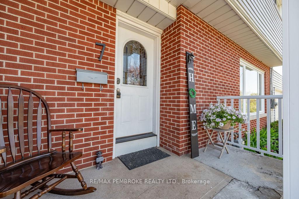 Photo 6 of 7 Violet Street, Petawawa — HOMEH