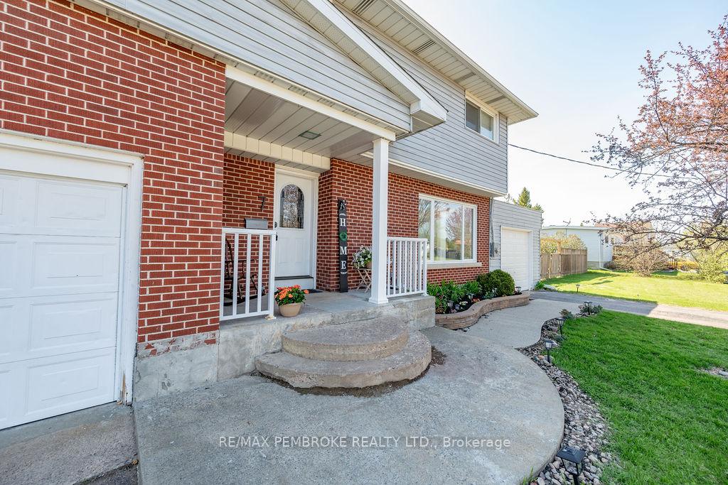 Photo 4 of 7 Violet Street, Petawawa — HOMEH