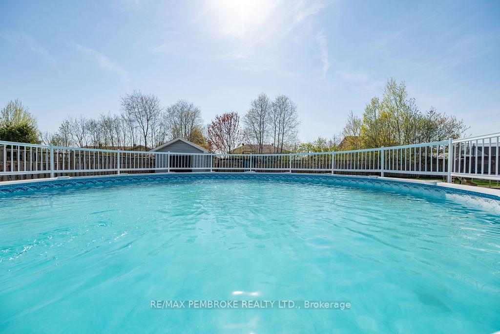 Photo 11 of 7 Violet Street, Petawawa — HOMEH