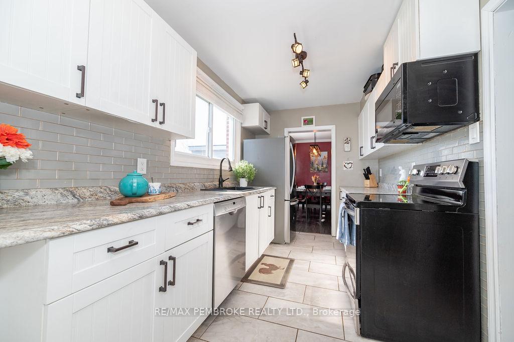 Photo 23 of 7 Violet Street, Petawawa — HOMEH