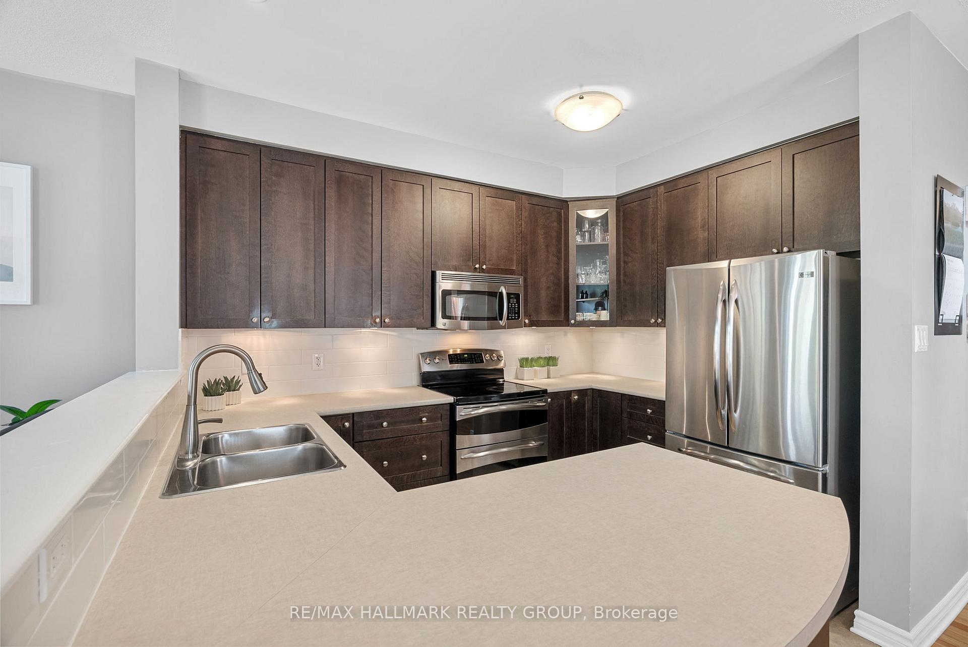 Photo 5 of 297 Mojave Crescent, Ottawa, Stittsville (North) — HOMEH
