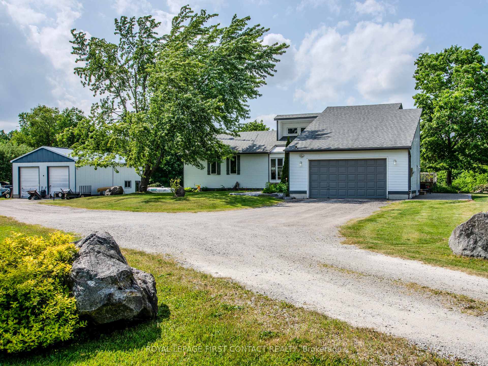 Photo 2 of 1580 Flos 3 Road W, Springwater, Rural Springwater — HOMEH