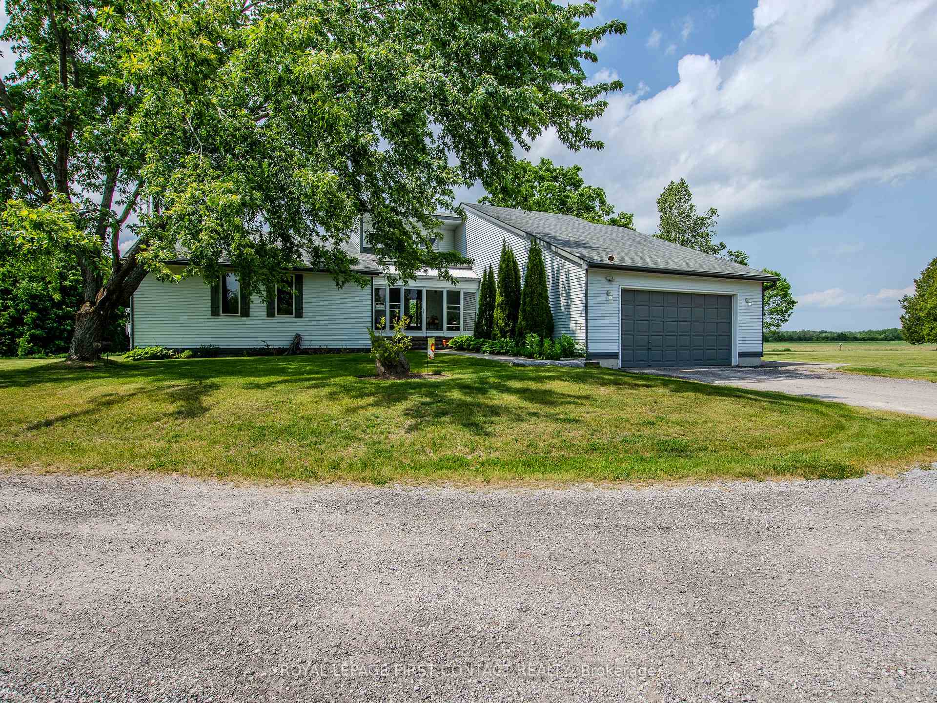 Photo 10 of 1580 Flos 3 Road W, Springwater, Rural Springwater — HOMEH