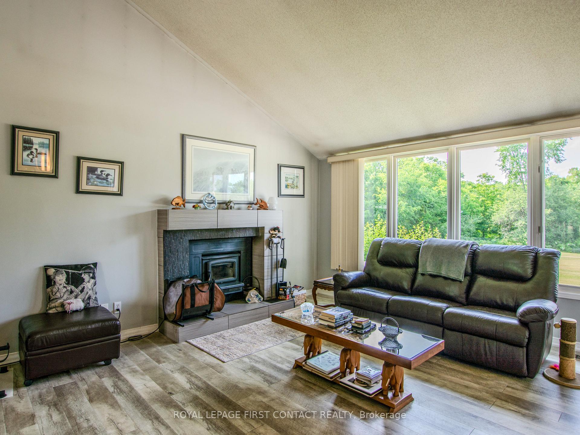 Photo 5 of 1580 Flos 3 Road W, Springwater, Rural Springwater — HOMEH