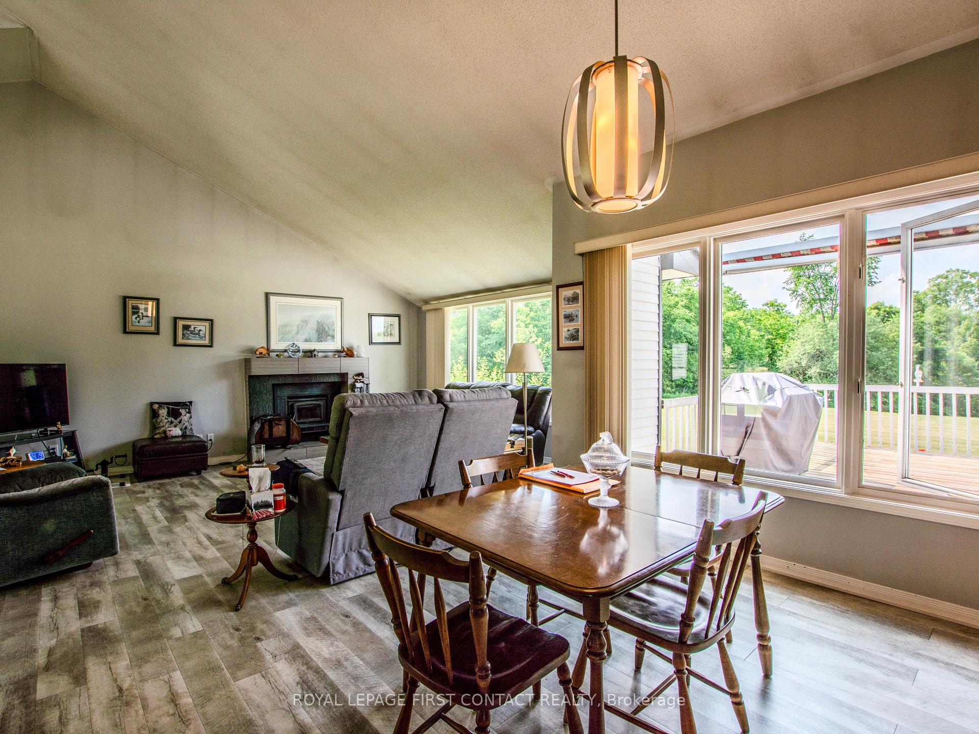 Photo 9 of 1580 Flos 3 Road W, Springwater, Rural Springwater — HOMEH