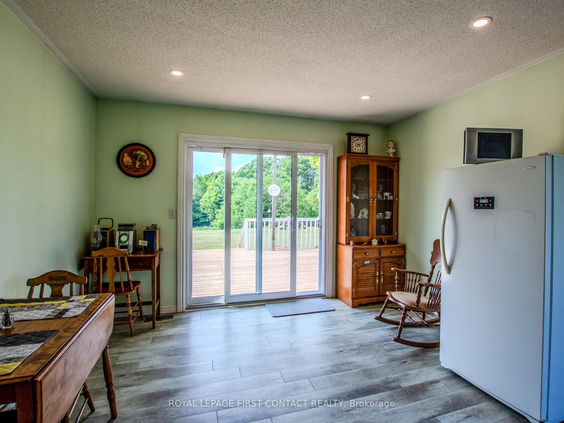 Photo 15 of 1580 Flos 3 Road W, Springwater, Rural Springwater — HOMEH