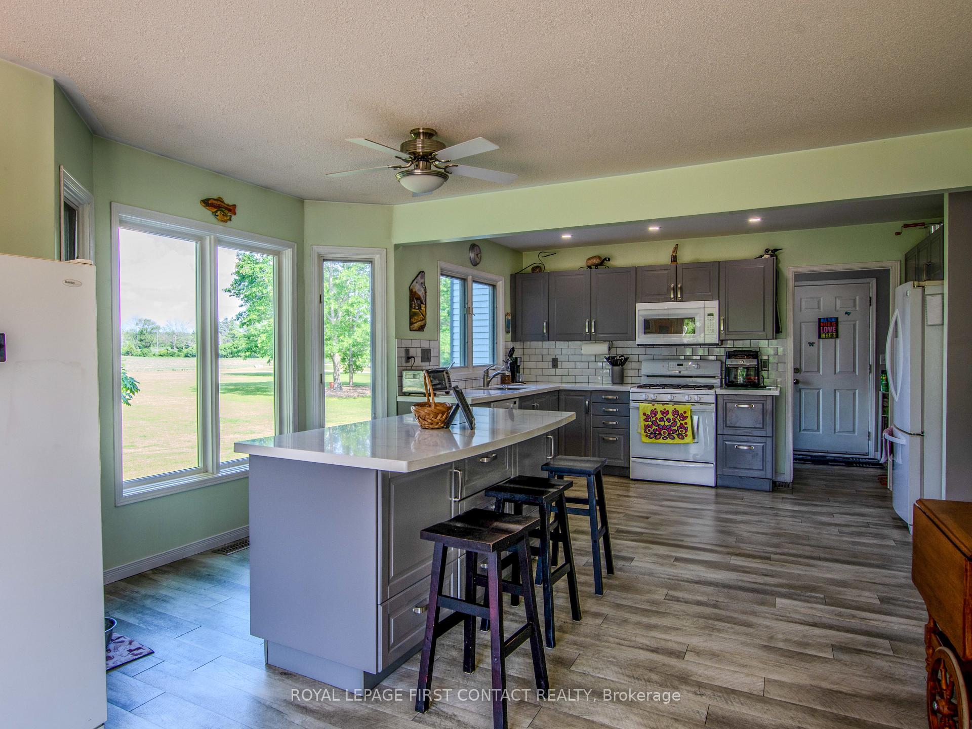 Photo 8 of 1580 Flos 3 Road W, Springwater, Rural Springwater — HOMEH