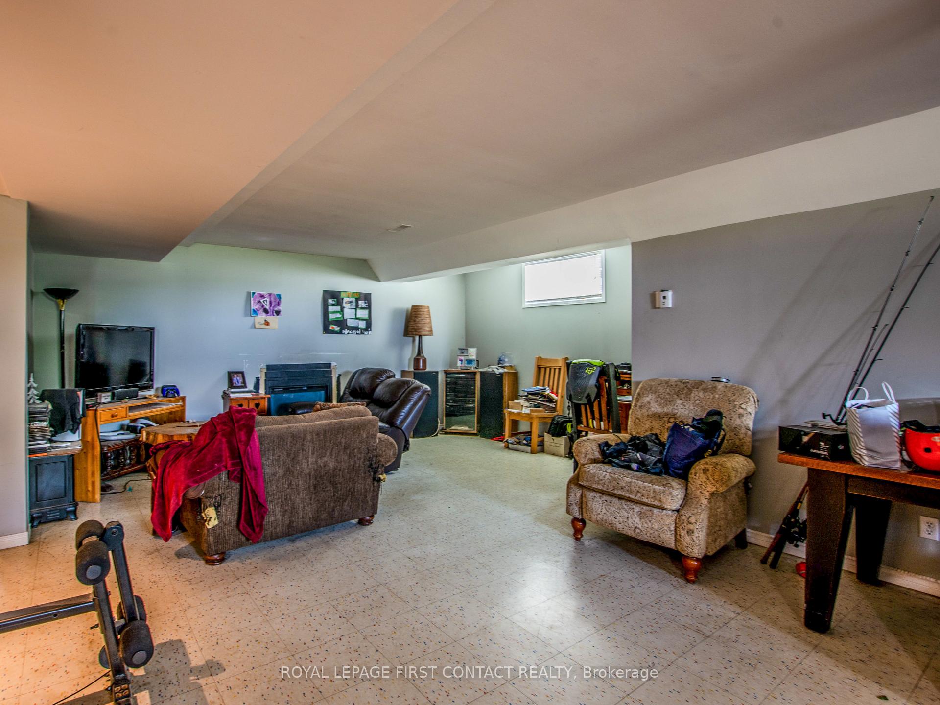 Photo 16 of 1580 Flos 3 Road W, Springwater, Rural Springwater — HOMEH