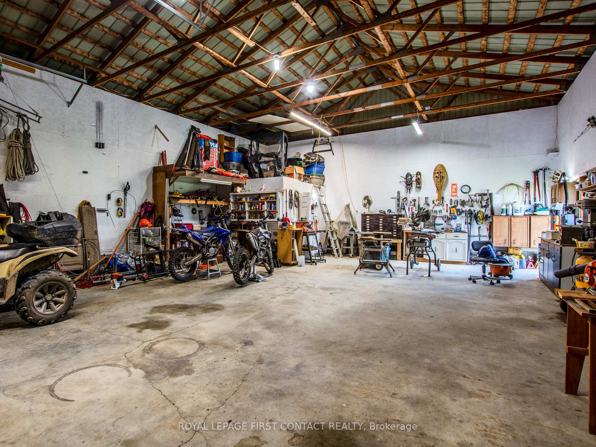 Photo 33 of 1580 Flos 3 Road W, Springwater, Rural Springwater — HOMEH