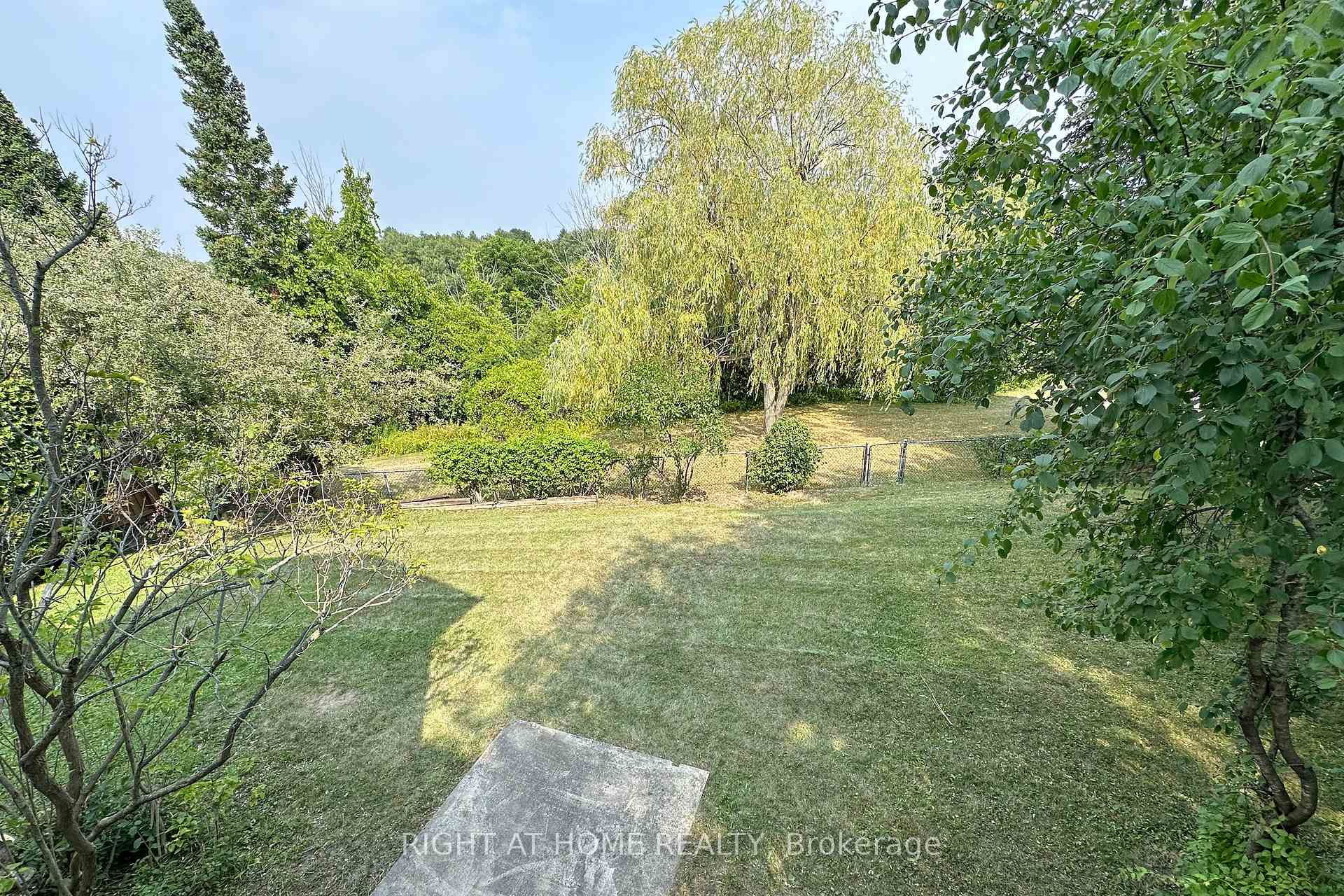 Photo 15 of 102 Hialeah Crescent, Whitby, Blue Grass Meadows — HOMEH