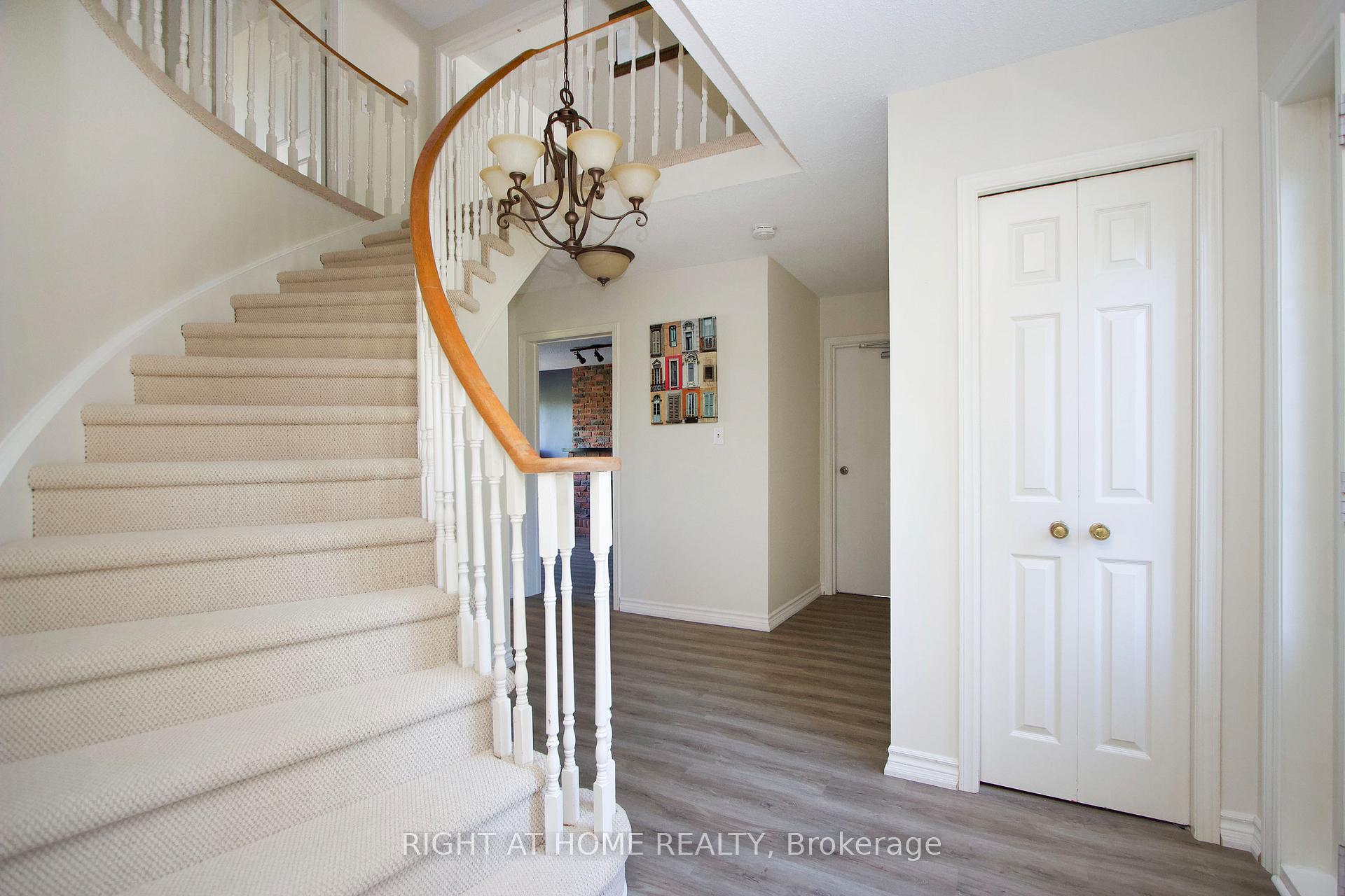 Photo 8 of 102 Hialeah Crescent, Whitby, Blue Grass Meadows — HOMEH