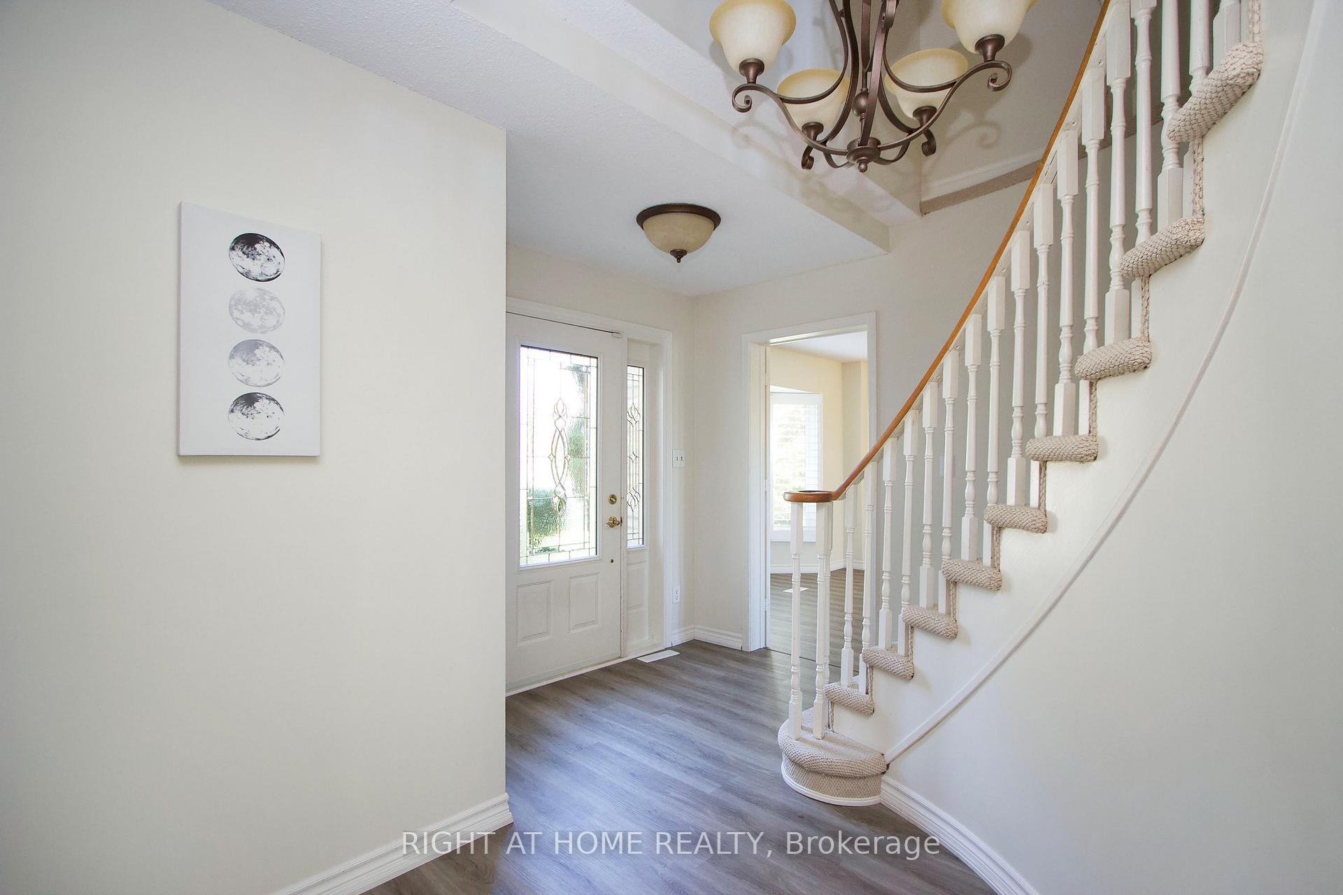 Photo 6 of 102 Hialeah Crescent, Whitby, Blue Grass Meadows — HOMEH