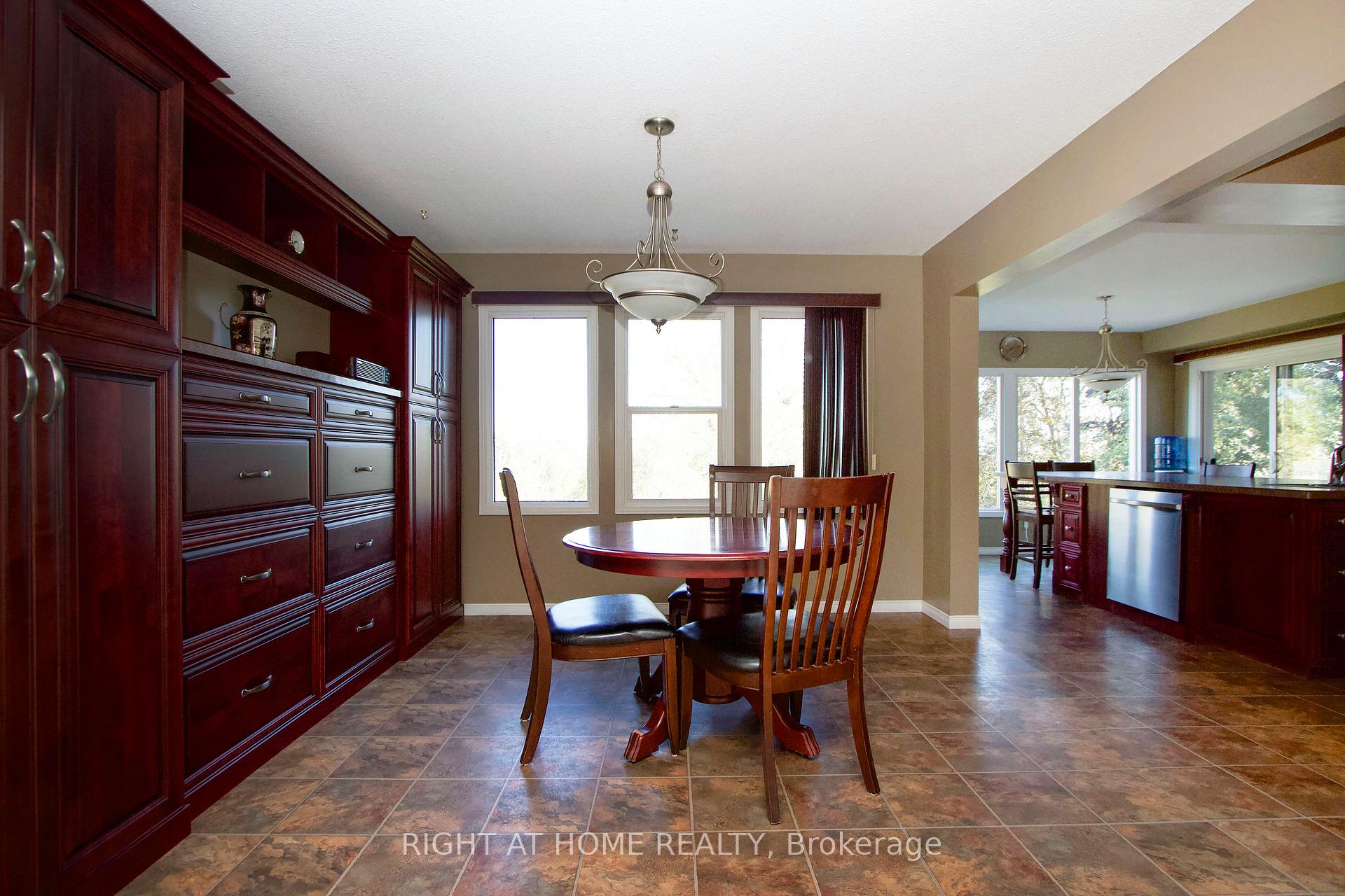 Photo 18 of 102 Hialeah Crescent, Whitby, Blue Grass Meadows — HOMEH