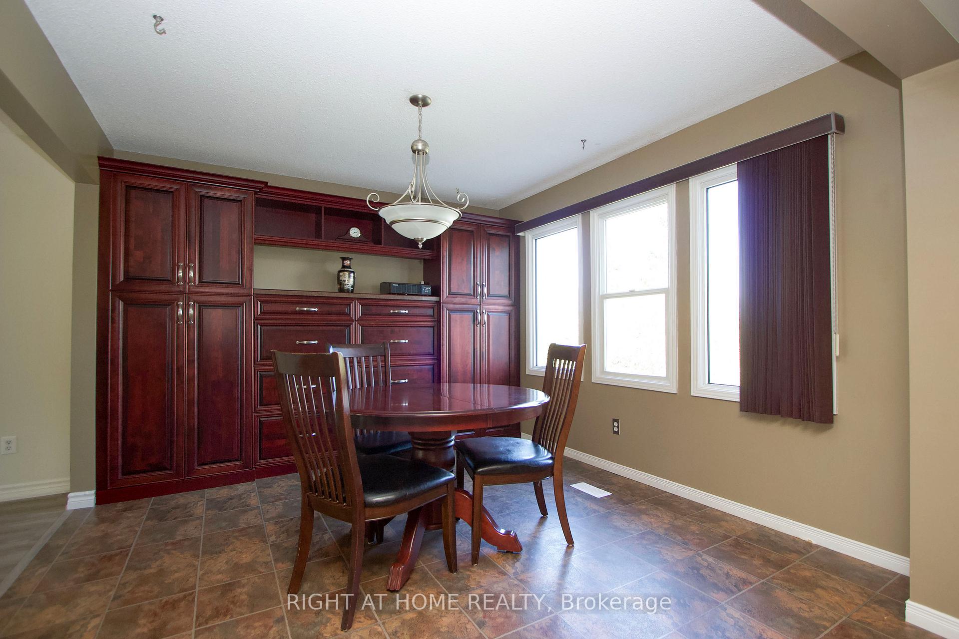 Photo 20 of 102 Hialeah Crescent, Whitby, Blue Grass Meadows — HOMEH