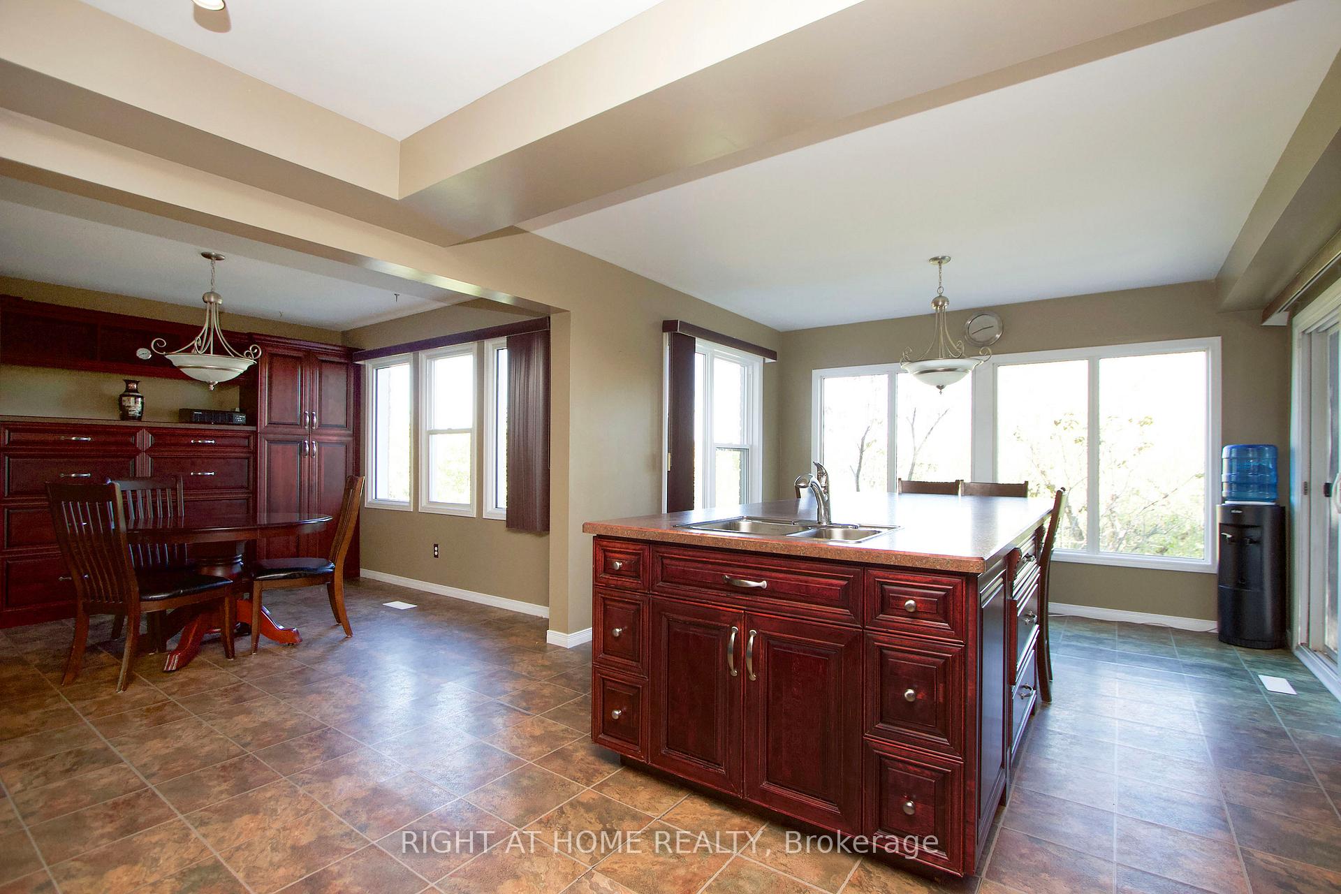 Photo 19 of 102 Hialeah Crescent, Whitby, Blue Grass Meadows — HOMEH
