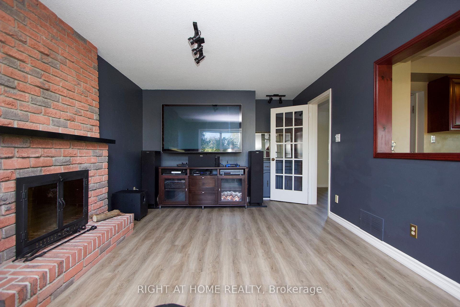 Photo 27 of 102 Hialeah Crescent, Whitby, Blue Grass Meadows — HOMEH