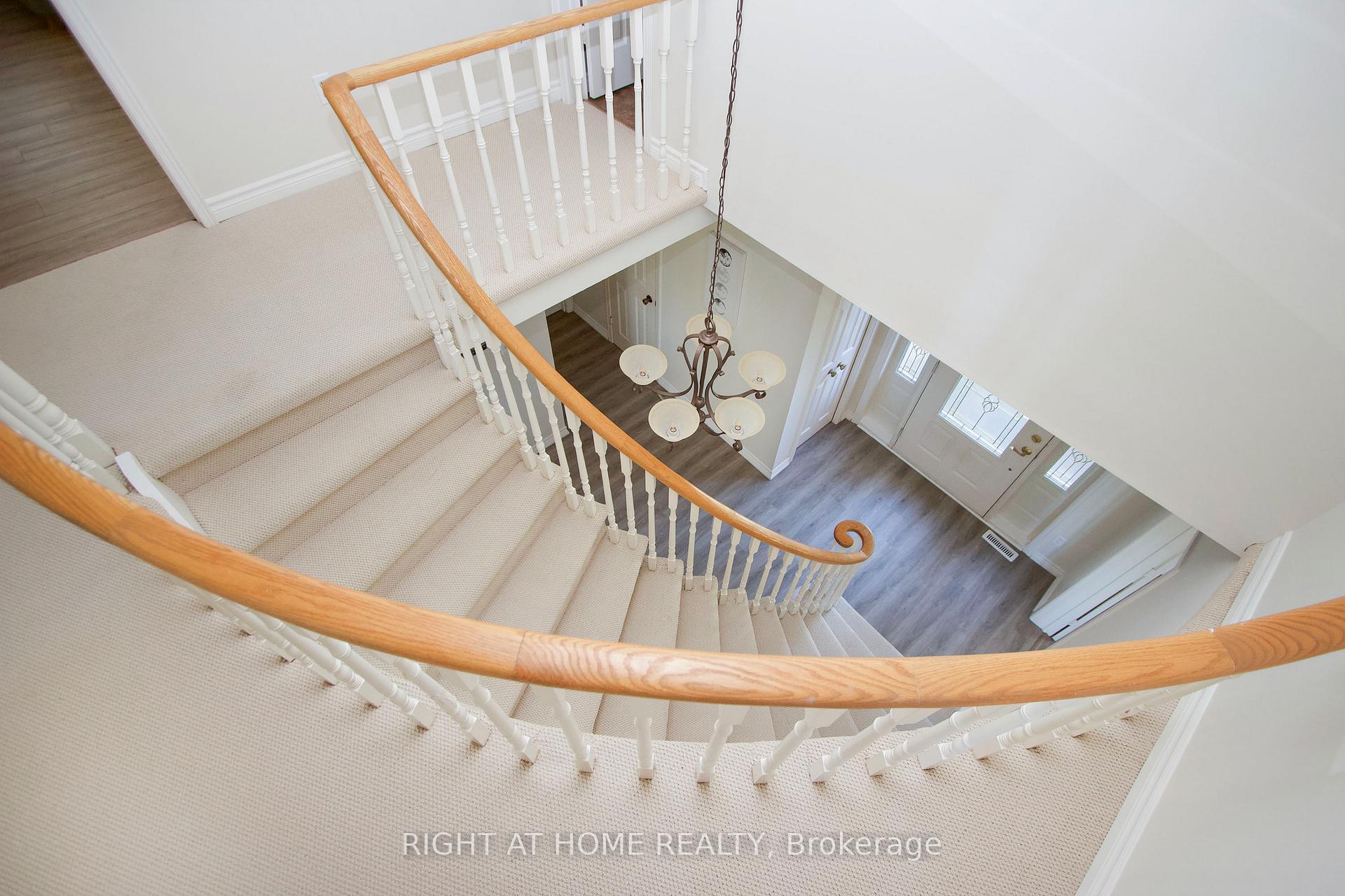 Photo 28 of 102 Hialeah Crescent, Whitby, Blue Grass Meadows — HOMEH