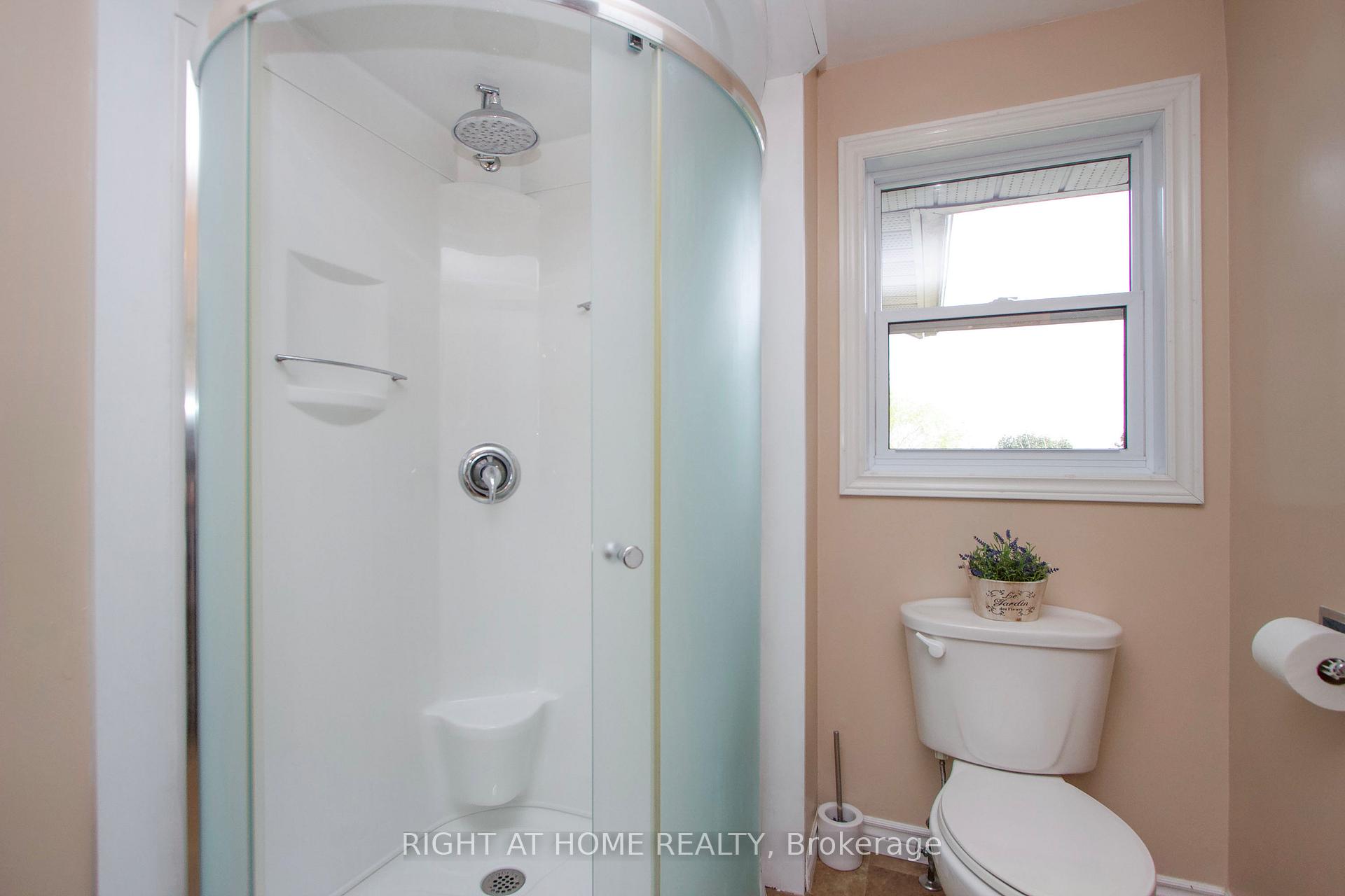 Photo 36 of 102 Hialeah Crescent, Whitby, Blue Grass Meadows — HOMEH