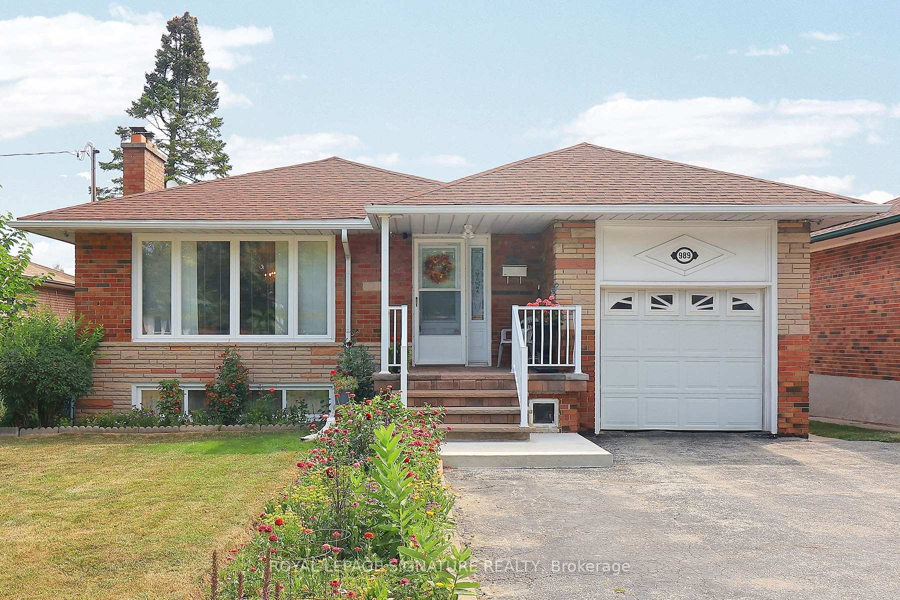 Photo 1 of 989 Midland Avenue, Scarborough, Eglinton East — HOMEH