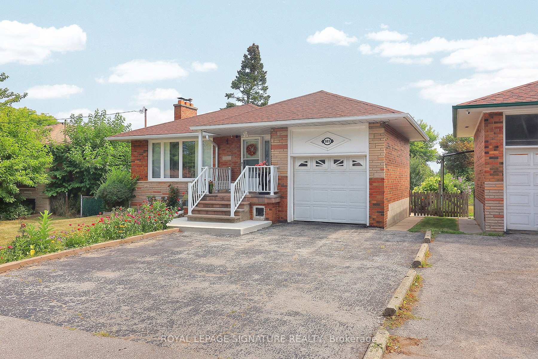 Photo 3 of 989 Midland Avenue, Scarborough, Eglinton East — HOMEH